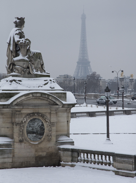 Snow blankets Paris