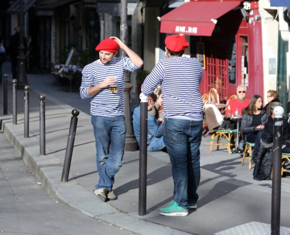 beret beer drinkers - rue frederic sauton