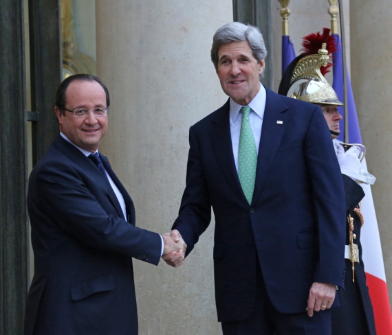 Kerry and Hollande - Elysee Palace